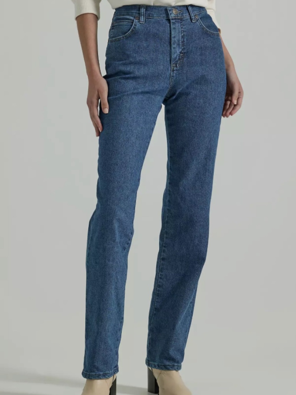Lee Relaxed Fit Straight Leg Mid Rise Jeans, size 18